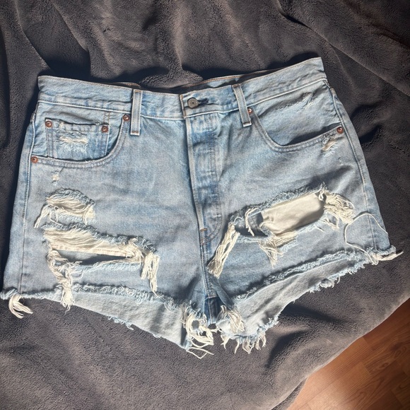 Levi's Pants - Women’s Levi’s Denim Shorts Style 501, Size W32